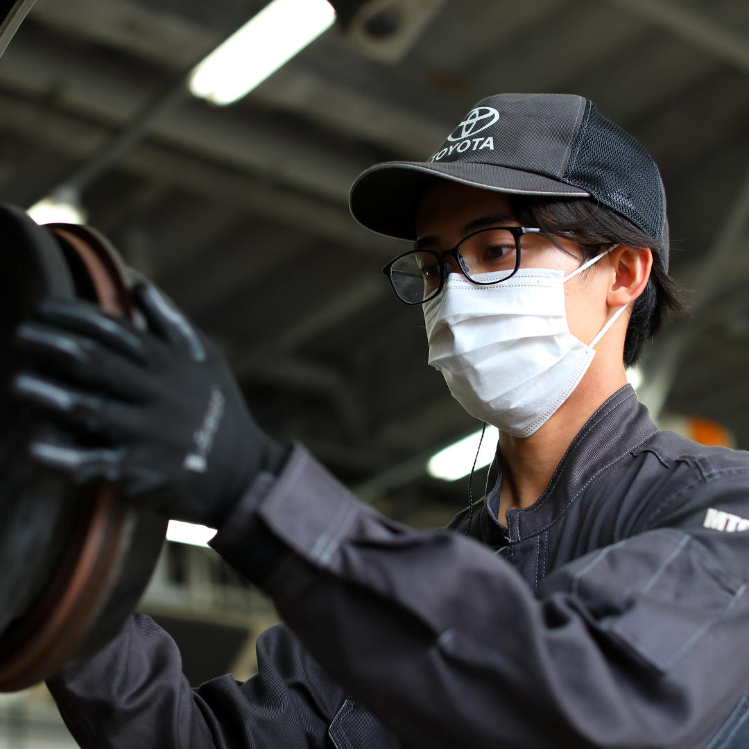 先輩メッセージ トヨタカローラ宮城 サービスエンジニア 上田 さん